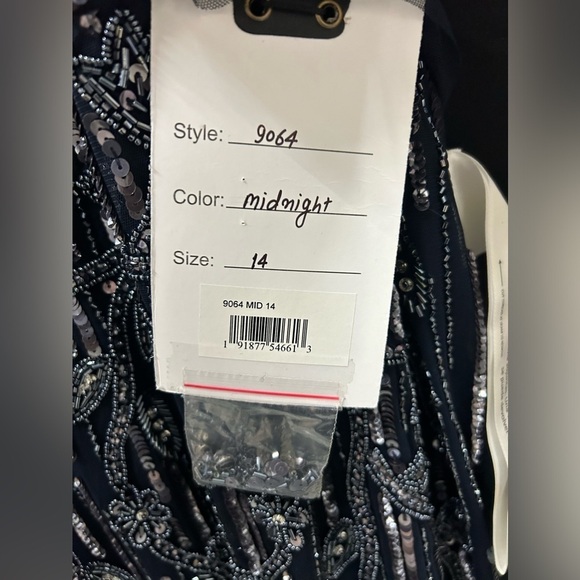 Mac Duggal 9064 NWT EMBELLISHED CAP SLEEVE FAUX WRAP TRUMPET GOWN - Picture 9 of 10